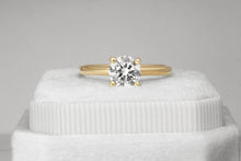 Load image into Gallery viewer, טבעת אירוסין סוליטר משובצת יהלום מעבדה עגול 1 קראט - זהב 14k